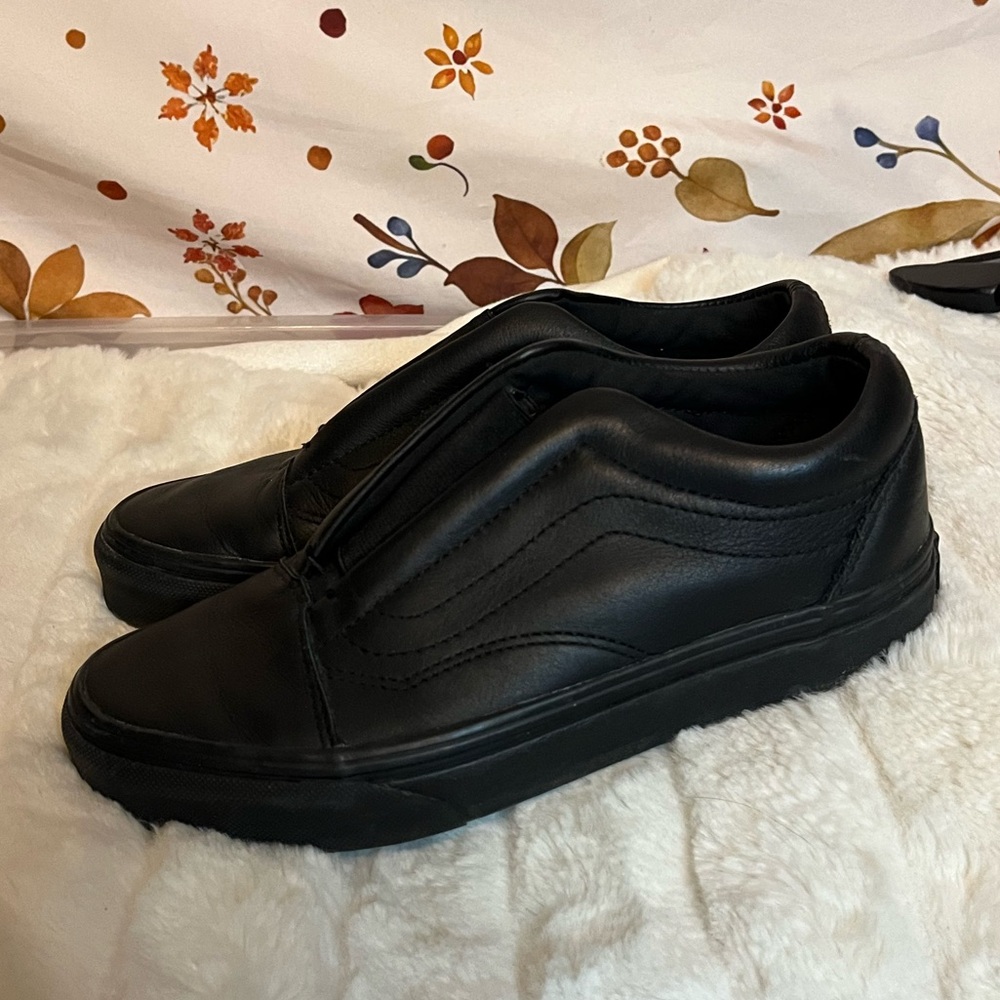 Vans Mens 4/ Women’s 5.5 Black Leather Slip On Casual Fall Winter Goth Sneakers